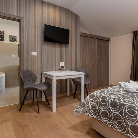 Hotel Tomazici Santalezi エクステリア 写真