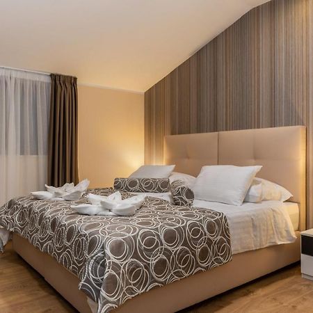 Hotel Tomazici Santalezi エクステリア 写真