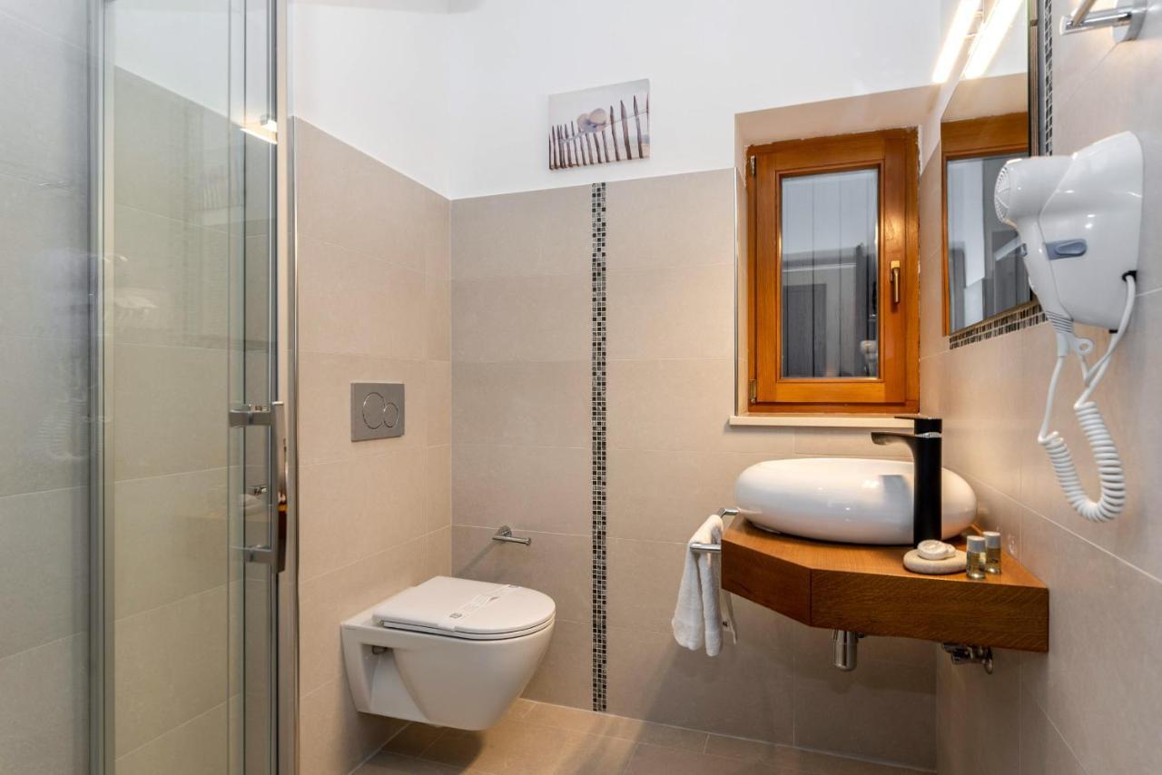 Hotel Tomazici Santalezi エクステリア 写真