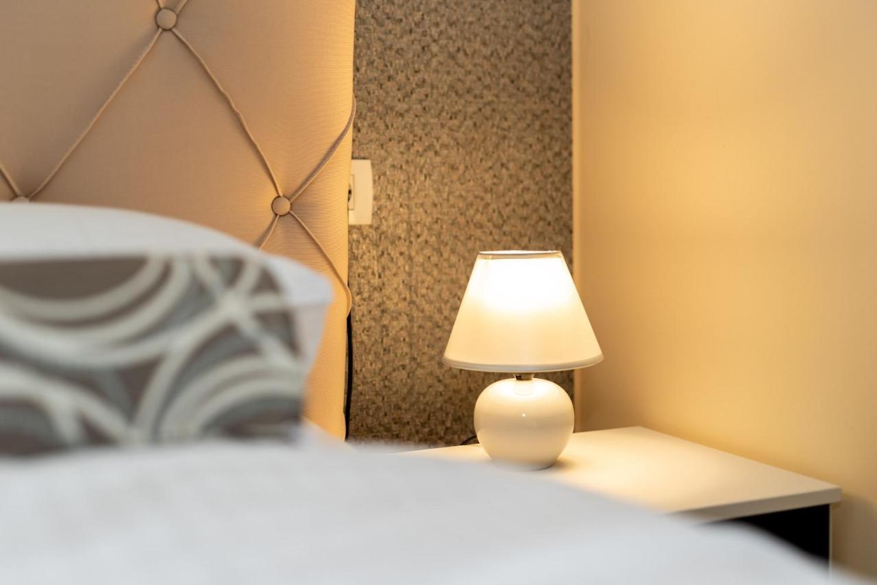 Hotel Tomazici Santalezi エクステリア 写真