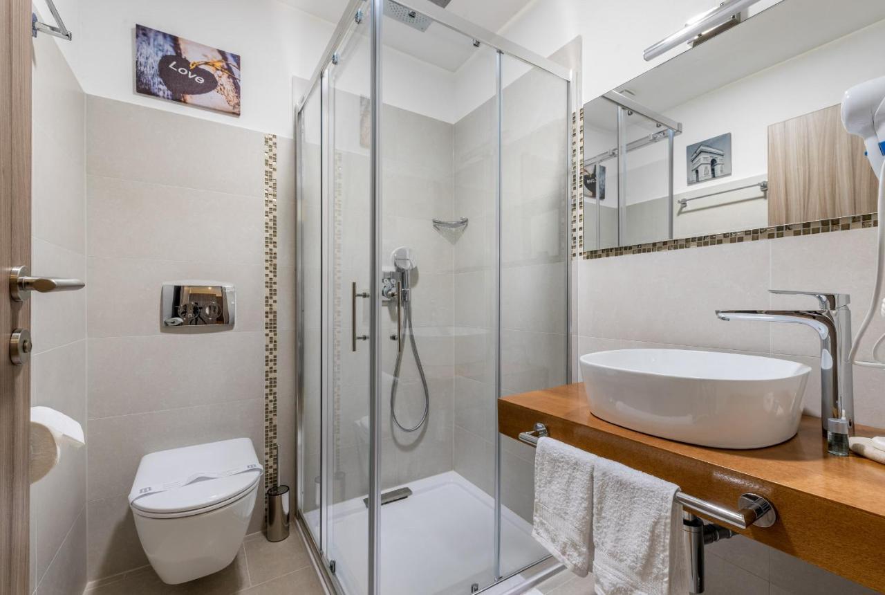 Hotel Tomazici Santalezi エクステリア 写真