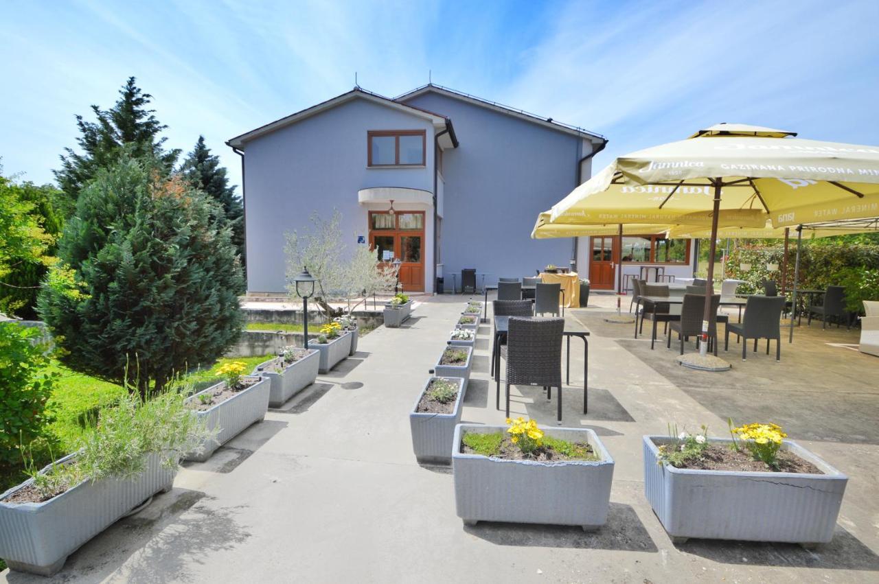 Hotel Tomazici Santalezi エクステリア 写真
